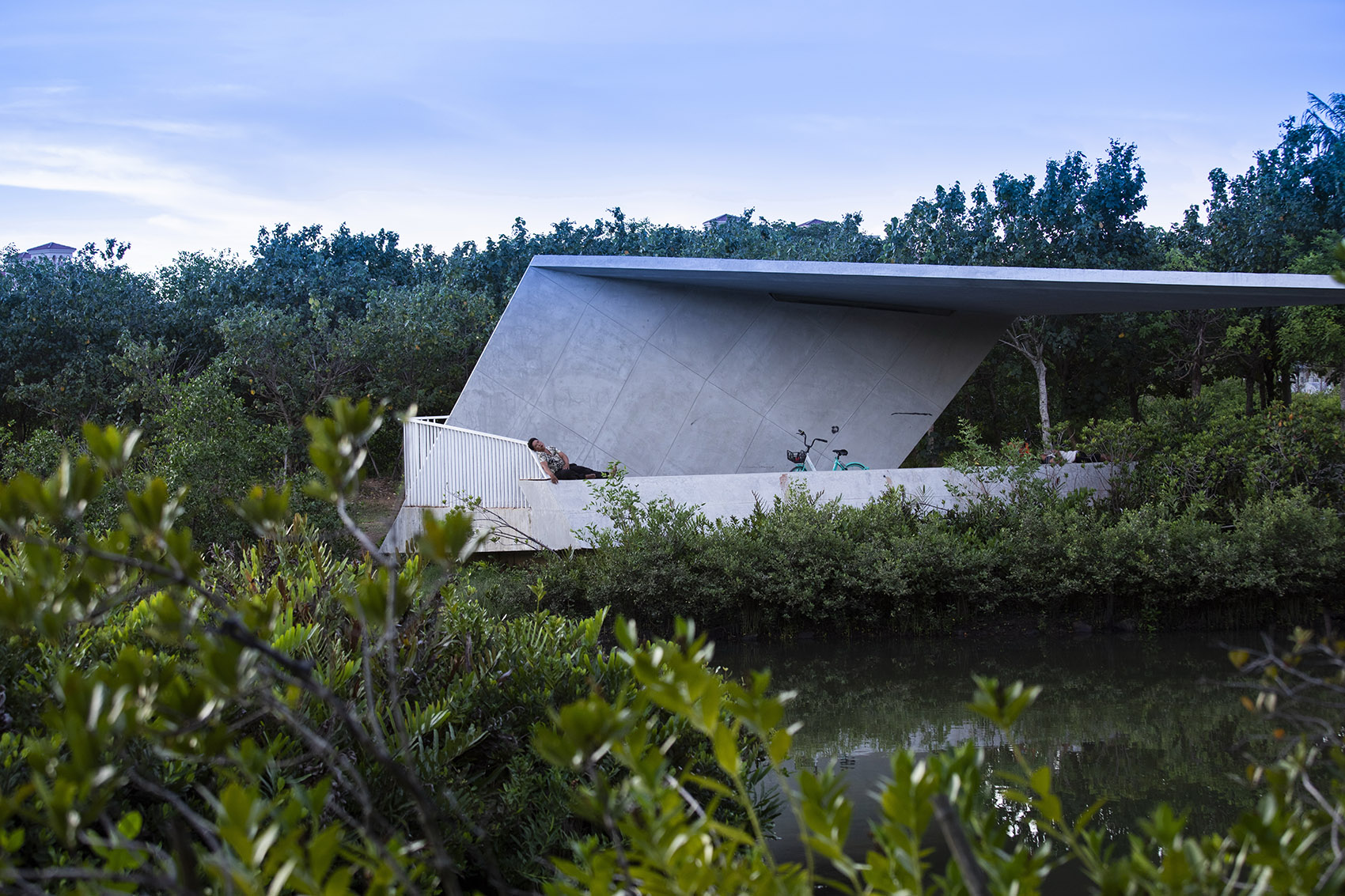 1564623081130913.jpg 001-sanya-mangrove-park-china-by-turenscape.jpg